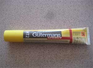 Colla Gutermann, perfetta per attaccare gli strass su tessuti, confezione  da 30g
